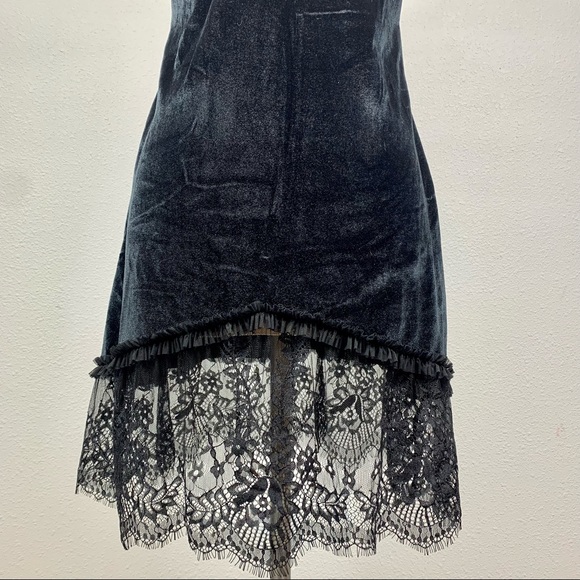 Black Lace Velvet Nightdress Set - Picture 12 of 14